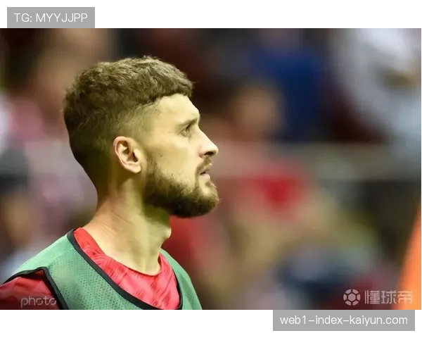 施塔赫关键传球13次 利兹联中场组织核心作用明显